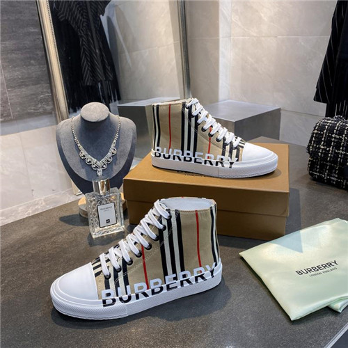 Burberry Shoes-W-013
