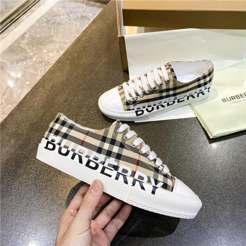 Burberry Shoes-W-015
