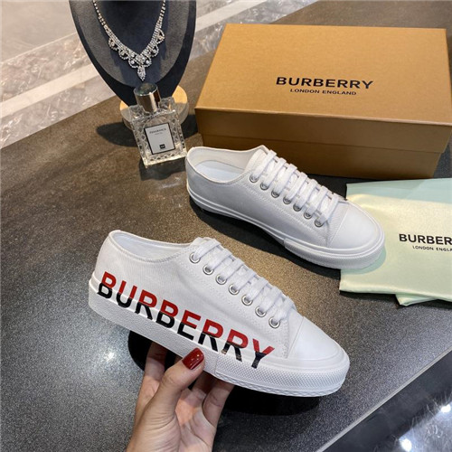 Burberry Shoes-W-018