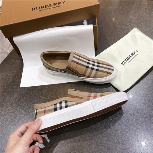 Burberry Shoes-W-008
