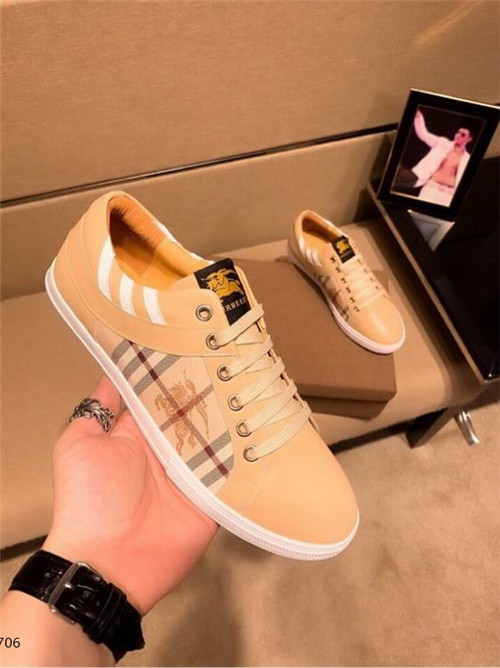 Burberry Shoes-M-151