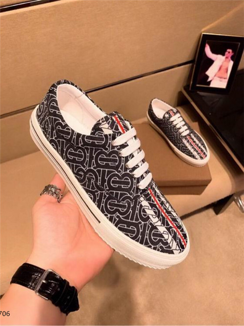 Burberry Shoes-M-155