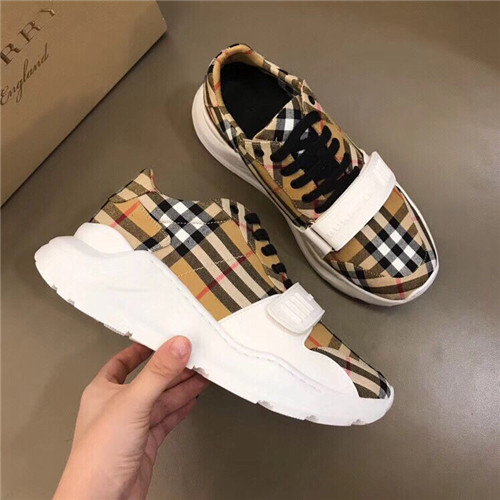 Burberry Shoes-M-224