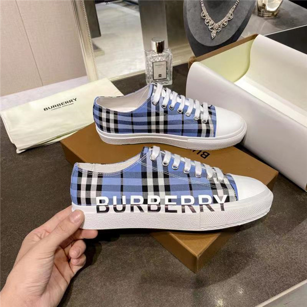 Burberry Shoes-M-301
