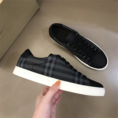 Burberry Shoes-M-323