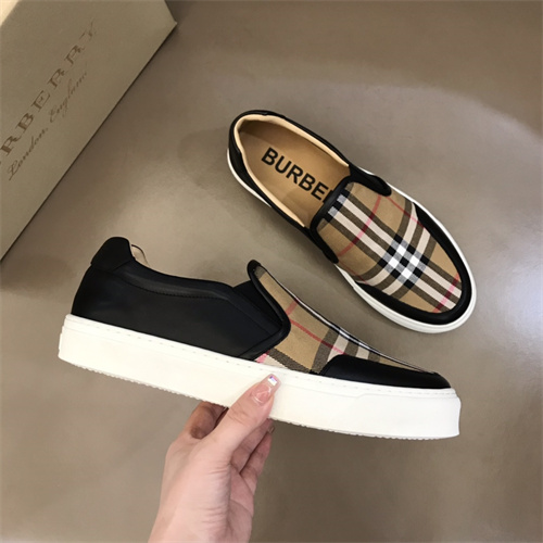 Burberry Shoes-M-334
