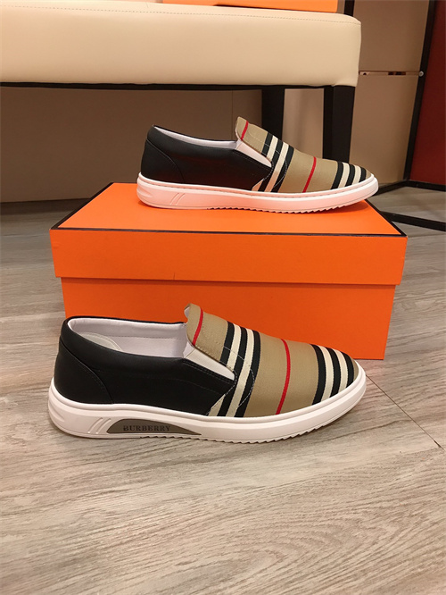Burberry Shoes-M-346