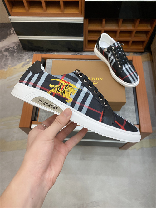 Burberry Shoes-M-357