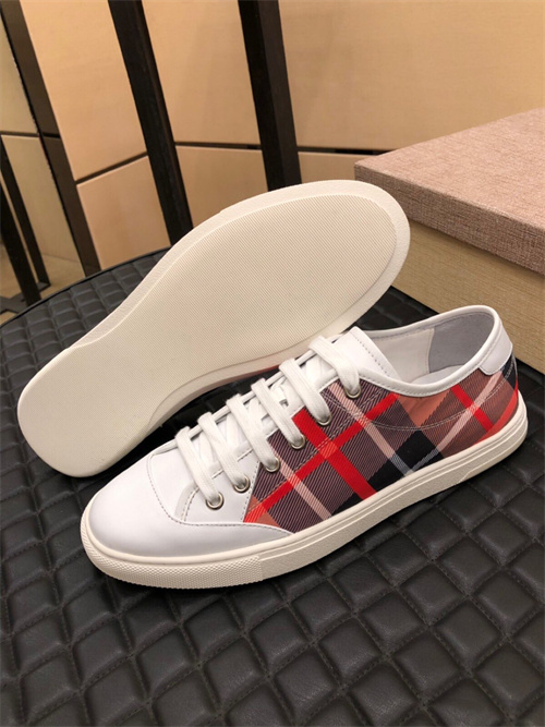 Burberry Shoes-M-370