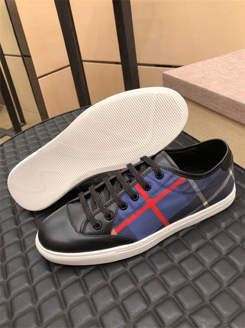 Burberry Shoes-M-371
