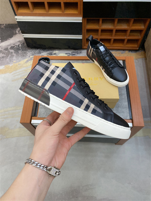 Burberry Shoes-M-390