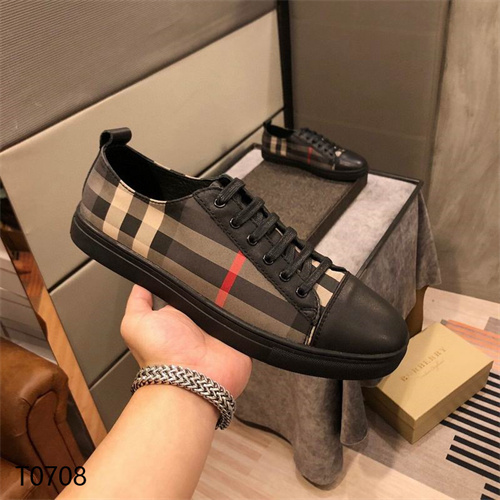 Burberry Shoes-M-410