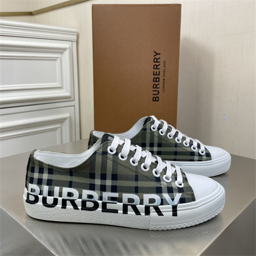 Burberry Shoes-M-424