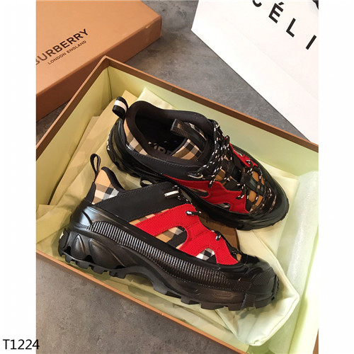 Burberry Shoes-M-044