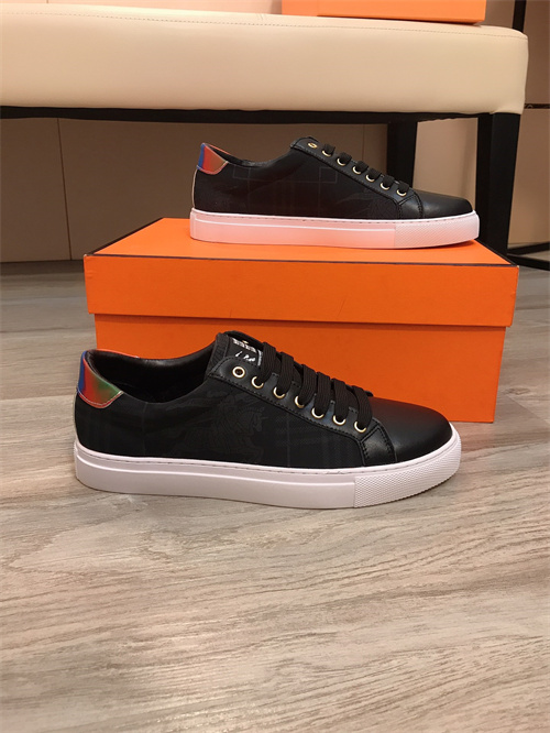 Burberry Shoes-M-443