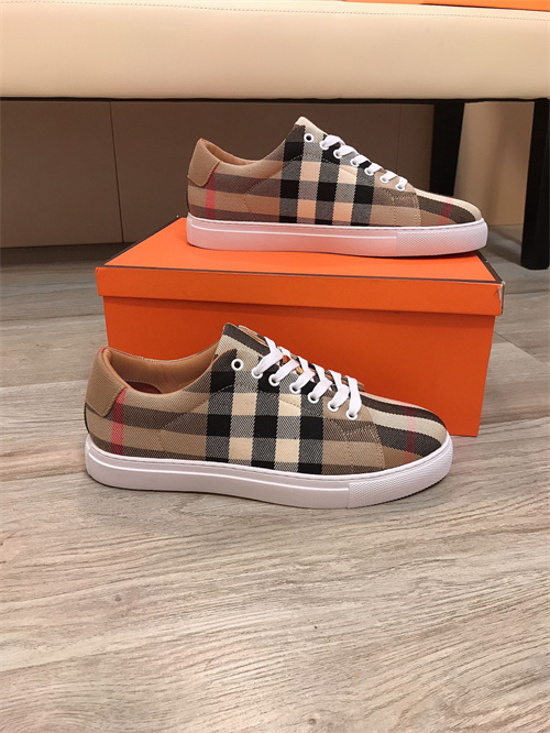 Burberry Shoes-M-449