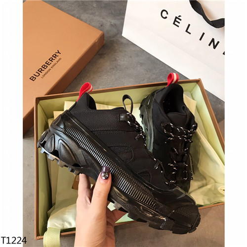 Burberry Shoes-M-047