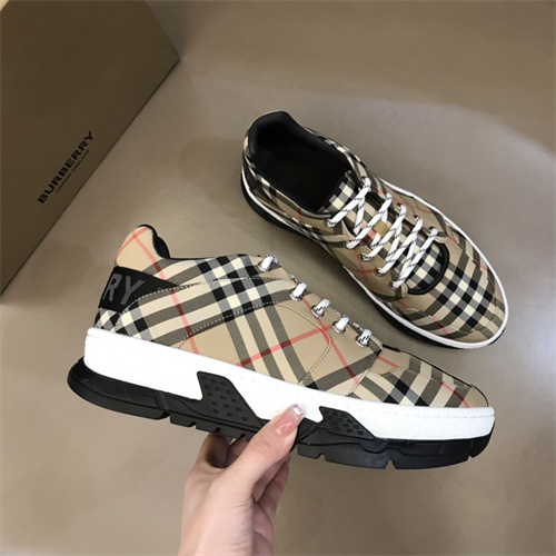 Burberry Shoes-M-484
