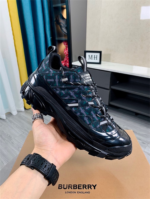 Burberry Shoes-M-490