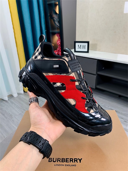 Burberry Shoes-M-495