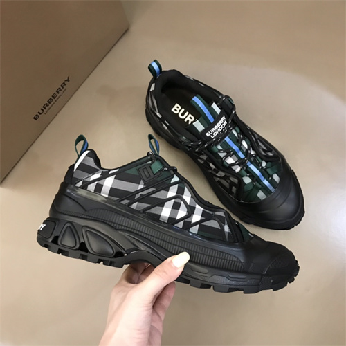 Burberry Shoes-M-524