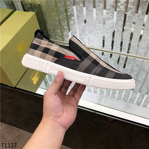 Burberry Shoes-M-054