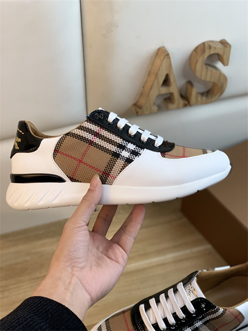 Burberry Shoes-M-550