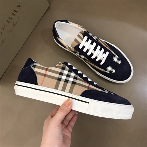 Burberry Shoes-M-553