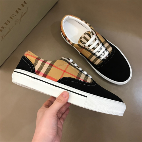 Burberry Shoes-M-554