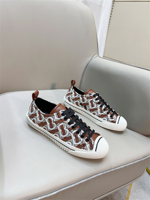 Burberry Shoes-M-576