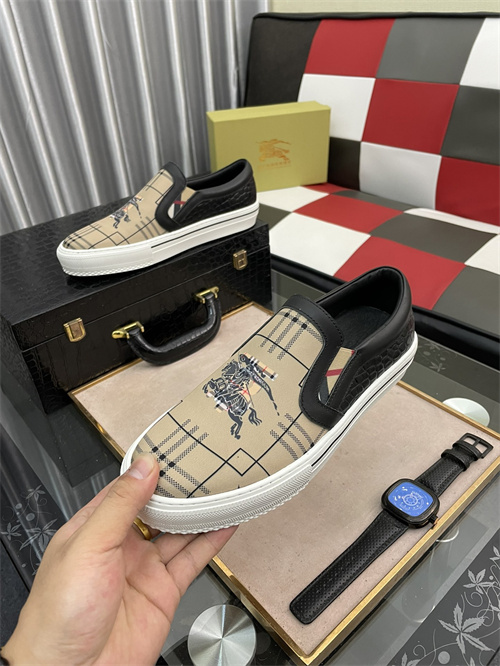 Burberry Shoes-M-599