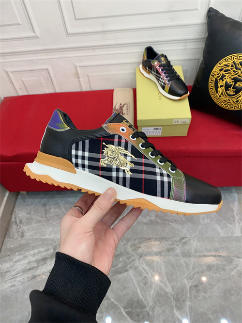 Burberry Shoes-M-602