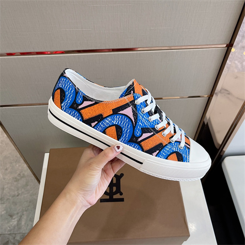 Burberry Shoes-M-617