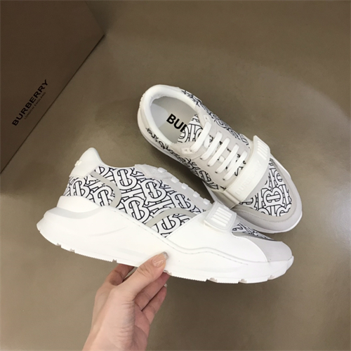 Burberry Shoes-M-634