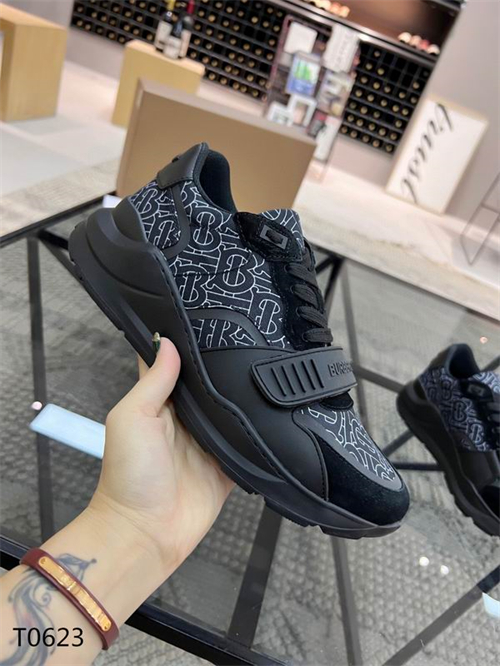 Burberry Shoes-M-636