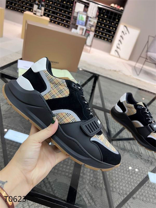 Burberry Shoes-M-637