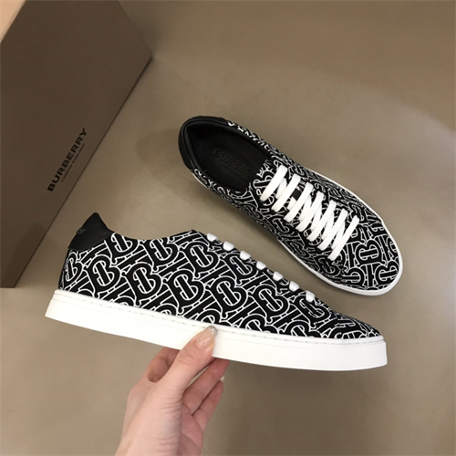 Burberry Shoes-M-643