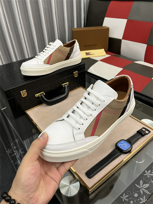 Burberry Shoes-M-648