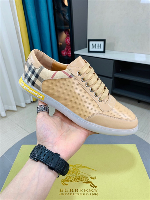 Burberry Shoes-M-652