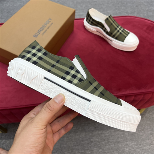 Burberry Shoes-M-672