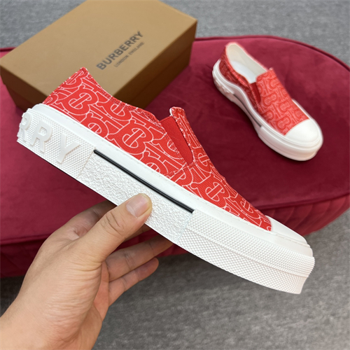 Burberry Shoes-M-676