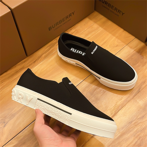 Burberry Shoes-M-713