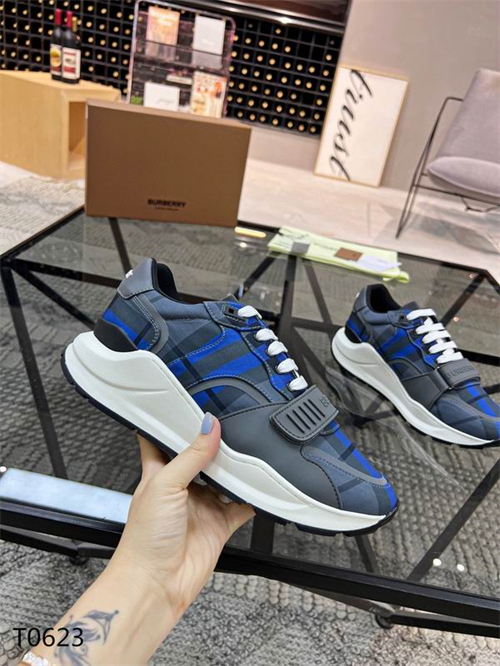 Burberry Shoes-M-720