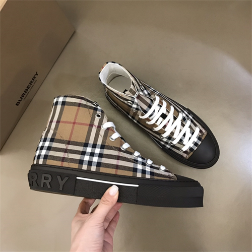 Burberry Shoes-M-725