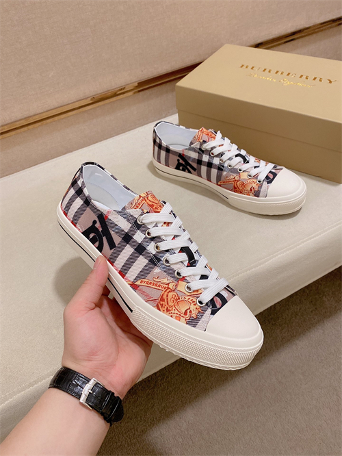 Burberry Shoes-M-726