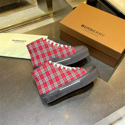 Burberry Shoes-M-742
