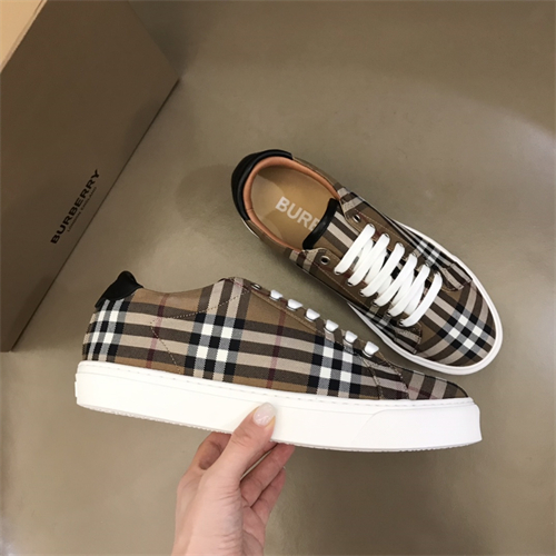 Burberry Shoes-M-748