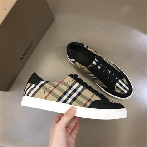 Burberry Shoes-M-781