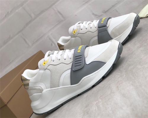 Burberry Shoes-M-804