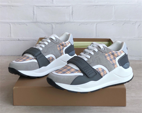 Burberry Shoes-M-808